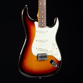 Fender-Traditional-Stratocaster-XII_JD18003129_Angle-Left__40659.1536863509
